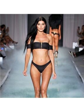 Beach Bunny Zoey Black Off-Shoulder Zip-Front Bikini. NWT XL